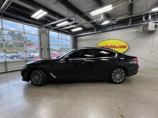 Black 2019 BMW 530 530i
