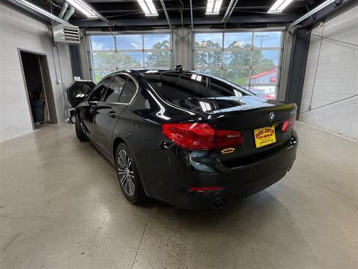 Black 2019 BMW 530 530i