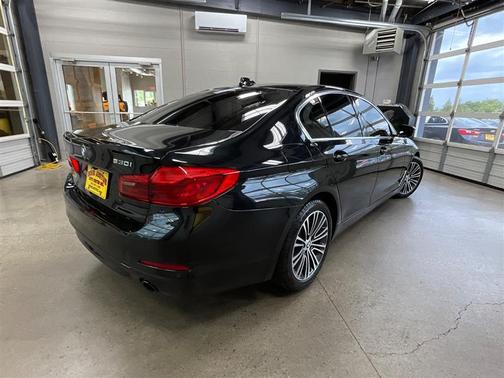 Black 2019 BMW 530 530i