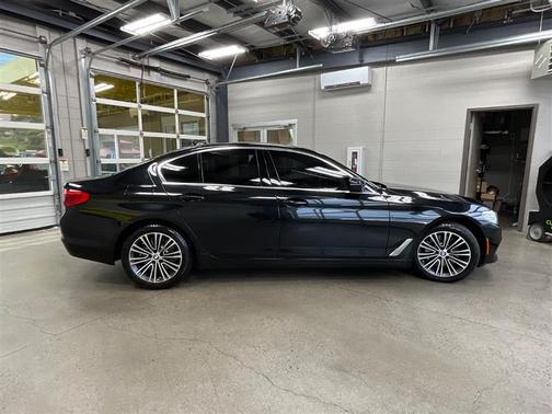 Black 2019 BMW 530 530i