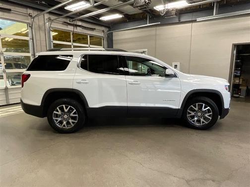 2023 GMC Acadia AWD SLT