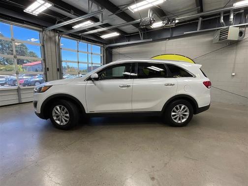 Snow White Pearl 2018 Kia Sorento LX