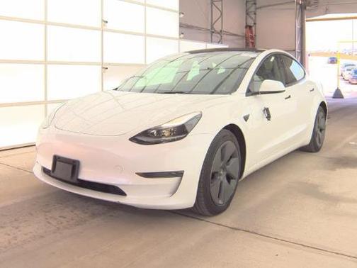 Pearl White Multi-Coat 2023 Tesla Model 3 Standard Range