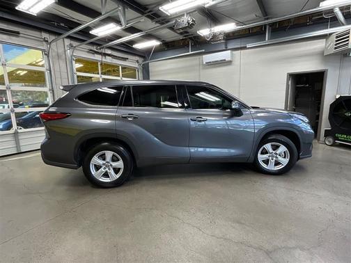 2022 Toyota Highlander Hybrid LE