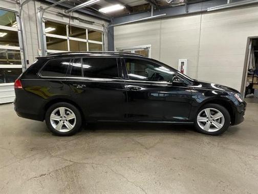 2015 Volkswagen Golf SportWagen TDI S 4-Door