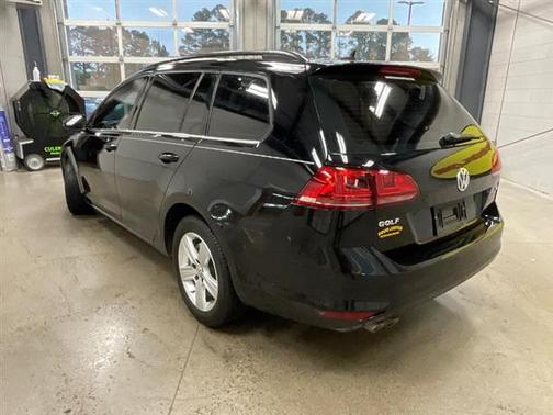 2015 Volkswagen Golf SportWagen TDI S 4-Door