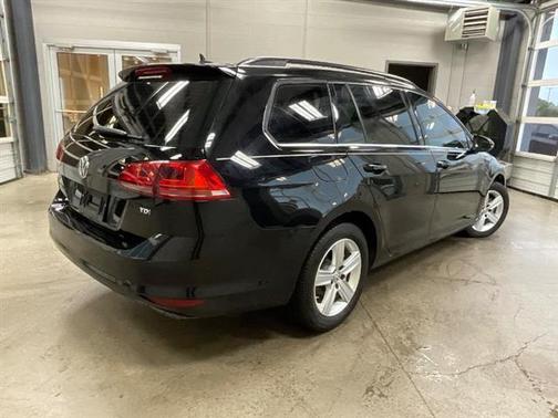 2015 Volkswagen Golf SportWagen TDI S 4-Door