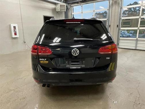2015 Volkswagen Golf SportWagen TDI S 4-Door
