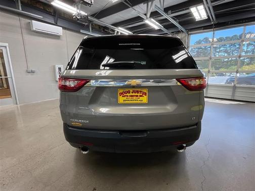 Sable Brown Metallic 2018 Chevrolet Traverse LT Cloth