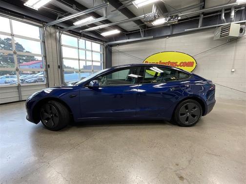 Deep Blue Metallic 2023 Tesla Model 3 Standard Range