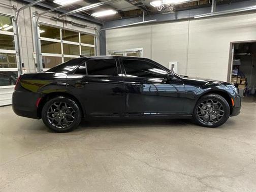 2019 Chrysler 300 Touring