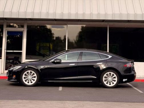 2016 Tesla Model S 90D