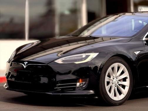 2016 Tesla Model S 90D