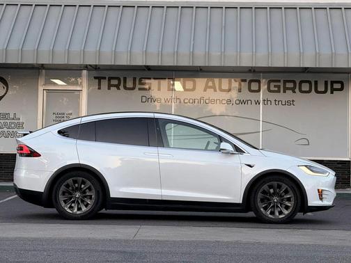 Pearl White Multi-Coat 2018 Tesla Model X 100D