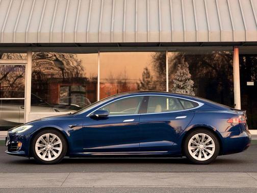 2016 Tesla Model S 75D