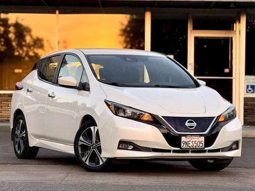 Pearl White 2022 Nissan Leaf SV 40 kWh