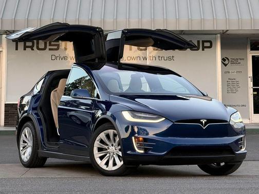 Deep Blue Metallic 2016 Tesla Model X 75D