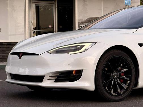 Pearl White Multi-Coat 2018 Tesla Model S 75D
