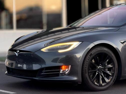 2018 Tesla Model S 75D