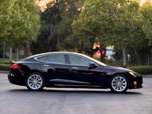 2016 Tesla Model S 75D