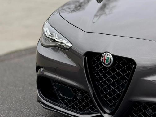 2024 Alfa Romeo Giulia Quadrifoglio