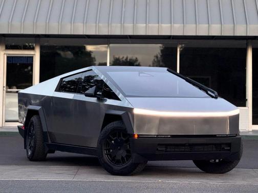2024 Tesla Cybertruck Cyberbeast