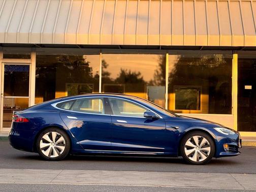 2020 Tesla Model S Long Range