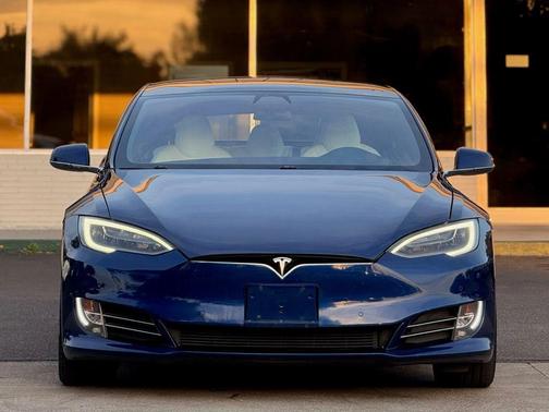 2020 Tesla Model S Long Range