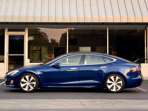 2020 Tesla Model S Long Range