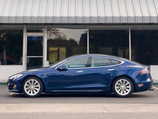 2020 Tesla Model S Long Range