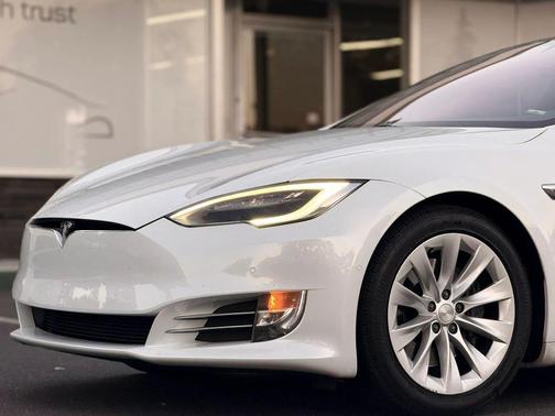 White 2018 Tesla Model S 75D