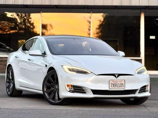 Pearl White Multi-Coat 2017 Tesla Model S 90D