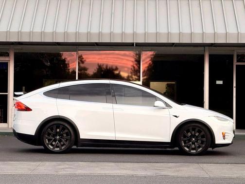 2016 Tesla Model X 75D Sport Utility 4D