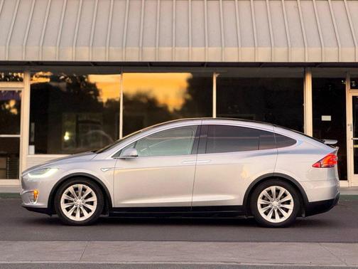 2016 Tesla Model X 75D Sport Utility 4D