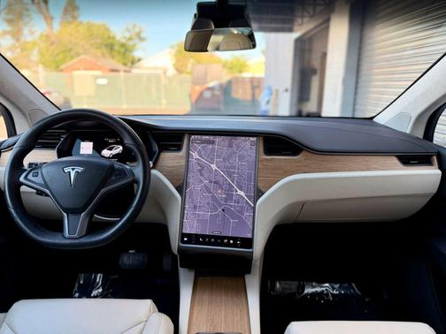 Pearl White Multi-Coat 2018 Tesla Model X 100D