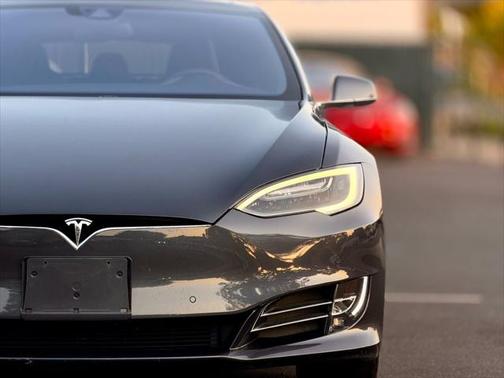 2016 Tesla Model S 90D
