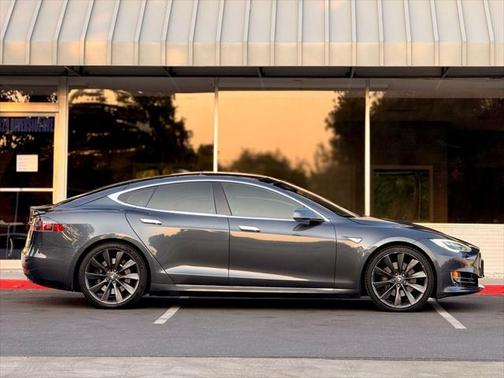 2016 Tesla Model S 90D