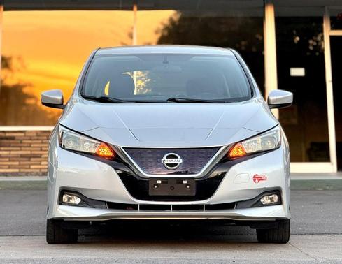 Brilliant Silver 2018 Nissan Leaf SV