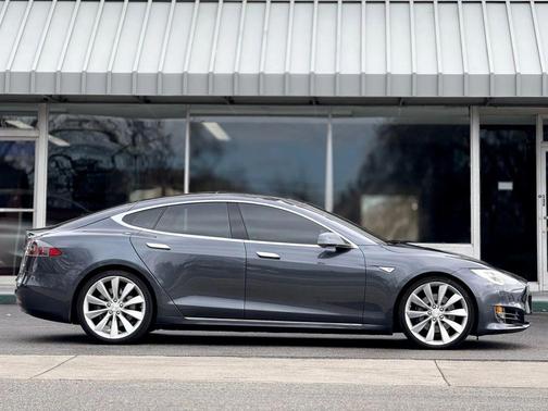 2016 Tesla Model S 90D