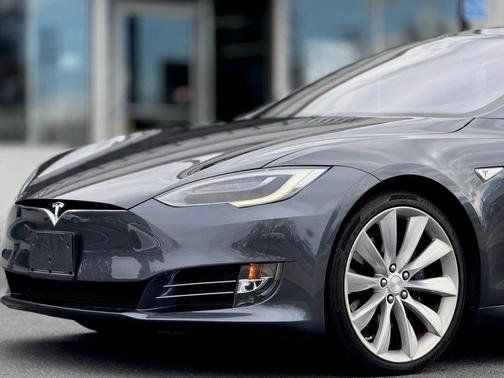 2016 Tesla Model S 90D