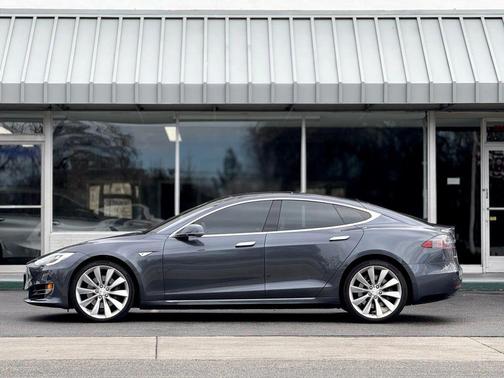 2016 Tesla Model S 90D