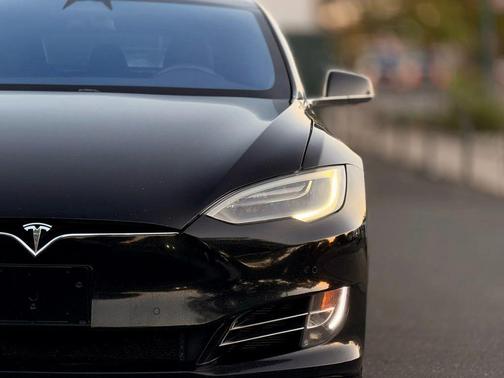 2018 Tesla Model S 75D