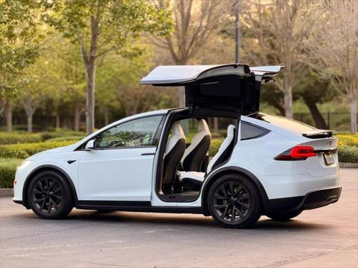 2022 Tesla Model X Dual Motor All-Wheel Drive