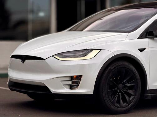 2018 Tesla Model X 100D Sport Utility 4D