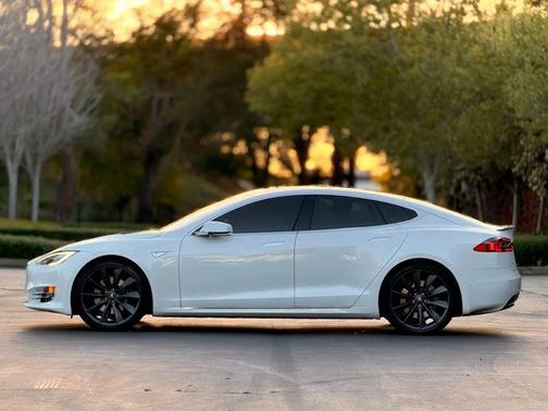 2016 Tesla Model S 90D