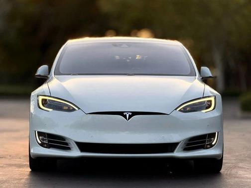 2016 Tesla Model S 90D