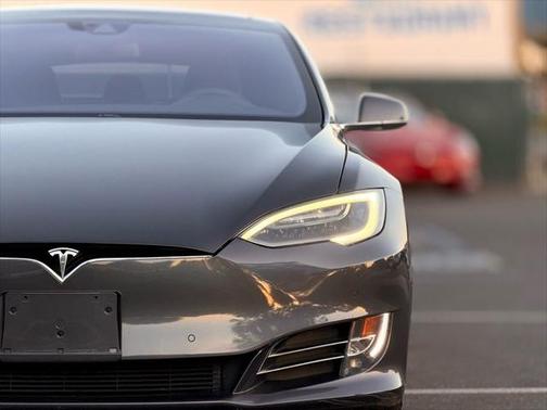 2016 Tesla Model S 75D
