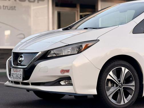Pearl White Tricoat 2019 Nissan Leaf SV PLUS