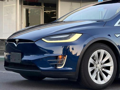 Deep Blue Metallic 2016 Tesla Model X 75D