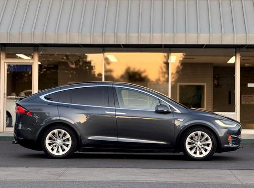2016 Tesla Model X 75D Sport Utility 4D